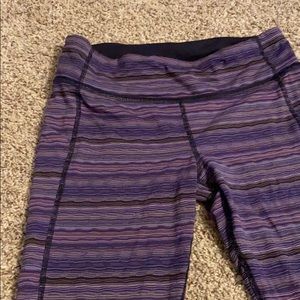 Lululemon purple striped Capri leggings pockets